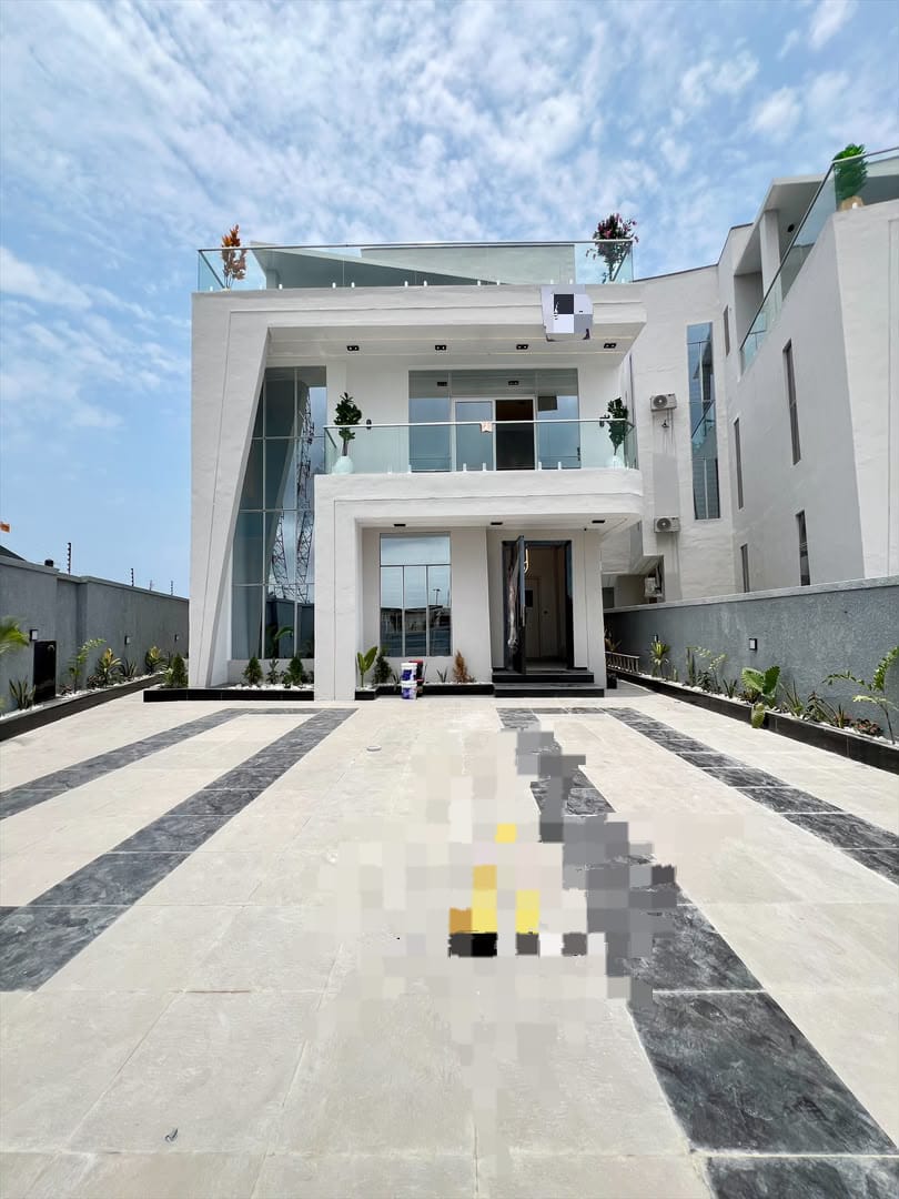 PRISTINELY FINISHED 5 BED FULLY DETACHED SMART HOME WITH SWIMMING POOL, CINEMA, GYM AREA AND BQ