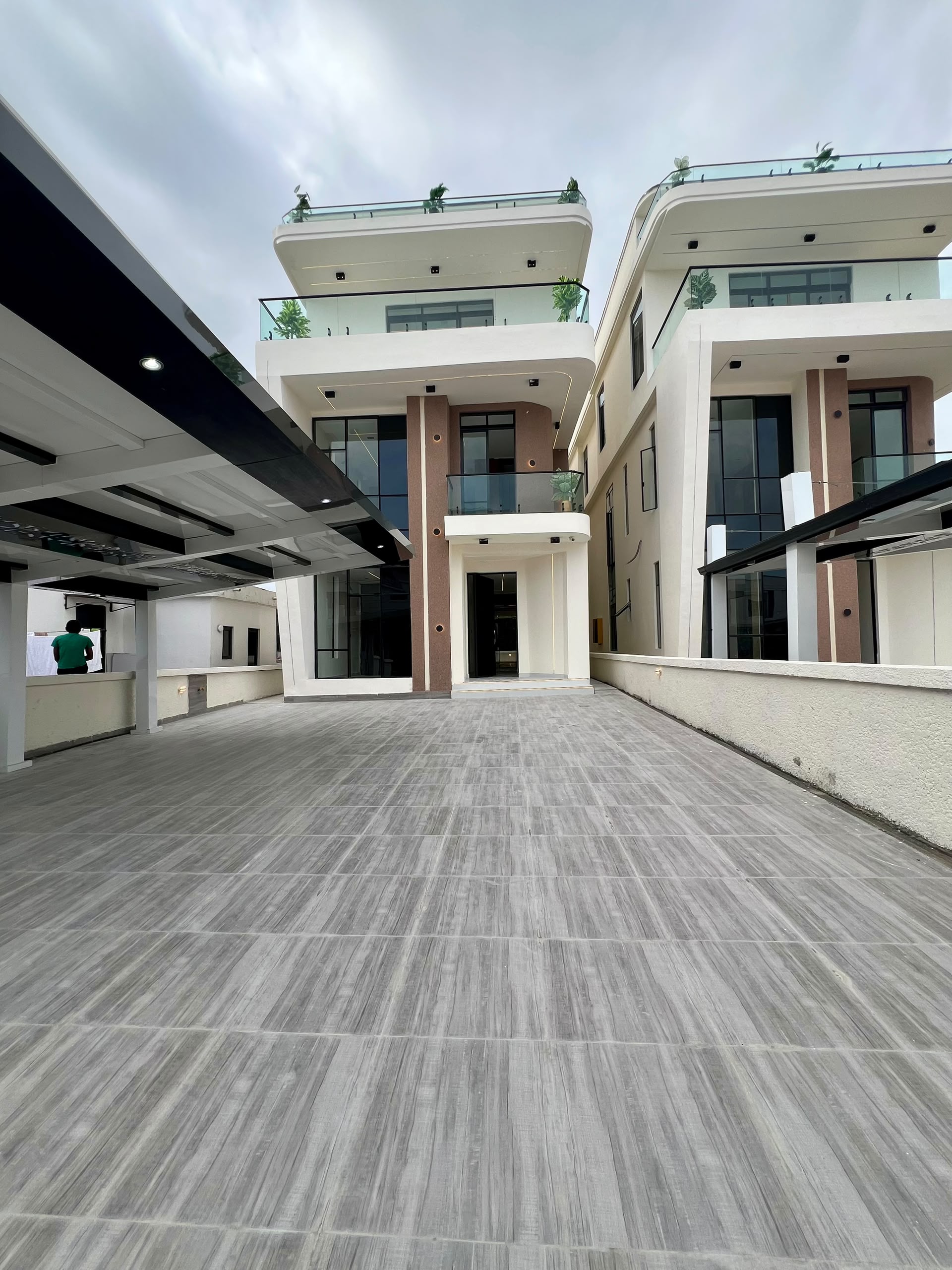 DISTINCTINGLY BUILT 5 BED FULLY DETACHED SERENE HOME WITH SWIMMING POOL, CINEMA, GYM AREA AND BQ