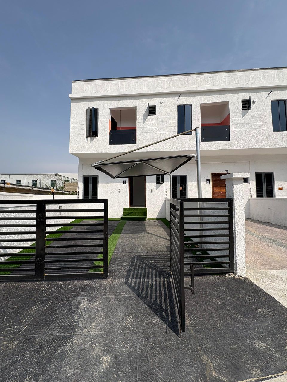 BEAUTIFUL STANDARD 3&amp;4 BEDROOM TERRACE DUPLEX*