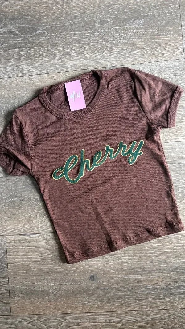 Remera Cherry Marrón