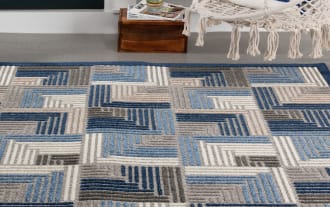 Tae 5' x 7' Gray Geometric Indoor/Outdoor Rug