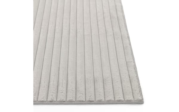 Light gray Sofia 5' x 7' transitional rug with ultra-plush medium pile polyester fabric, soft washable floor decor.
