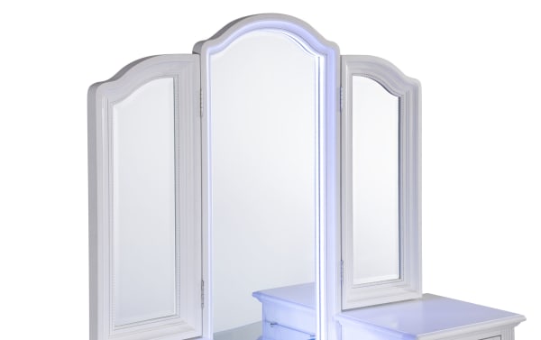 Madelyn White 6 Drawer Vanity Set
