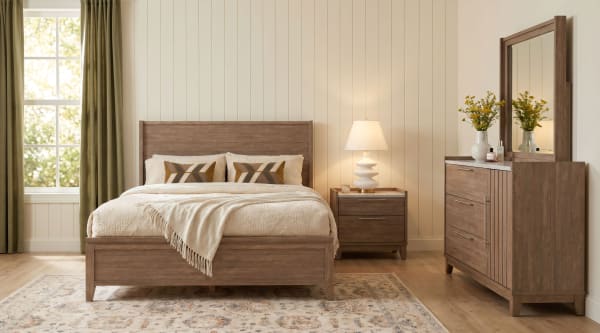 Solitude 4 Piece Platform Bedroom Set