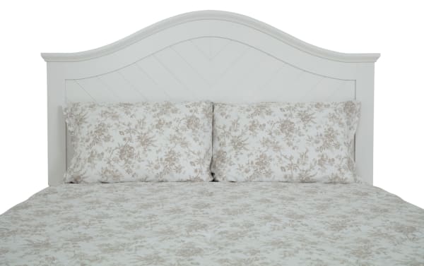 Newport Full White Panel Bed with transitional chevron design, MDF and rubberwood solids, floral bedding, from Newport Bedroom collection.