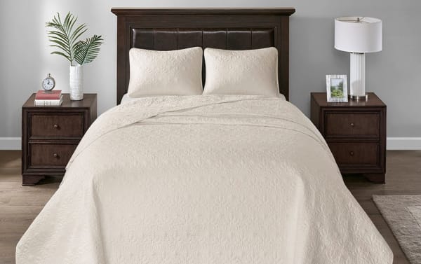 Wayn Twin Cream Solid 2 Piece Bedspread Set with embroidered cotton and microfiber fabric, transitional style, includes matching sham, cream color