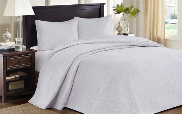 Wayn Queen White Solid 3 Piece Bedspread Set in cotton and polyester microfiber, featuring a reversible embroidered design and matching pillow shams in transitional style.