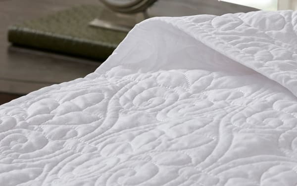 White Wayn Queen 3 Piece Bedspread Set with embroidered cotton and microfiber fabric, featuring a reversible transitional design for cozy layering.