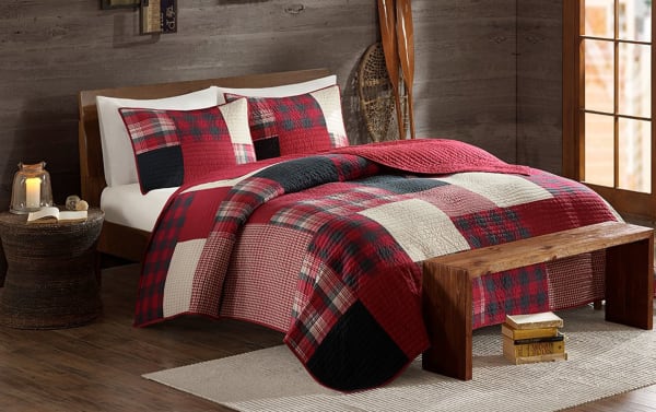 Suny King/California King Red Plaid 3 Piece Quilt Set with cotton fabric, featuring a red, white, and blue plaid cottage-style comforter and matching shams.