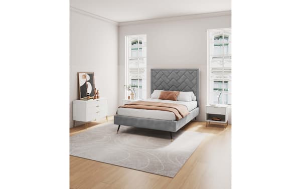 Delilah White Dresser and Nightstand Set
