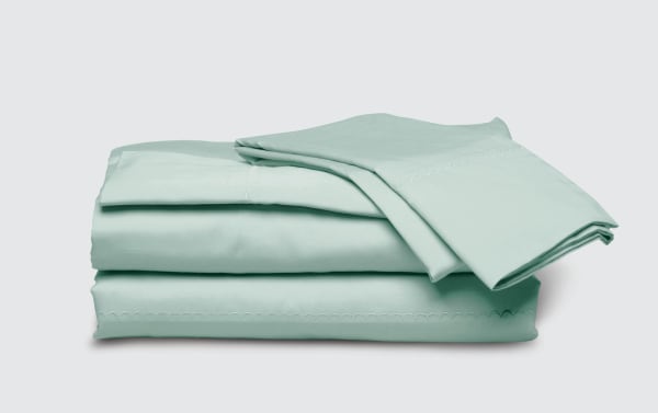 MyBob's Split Head California King Seafoam 4 Piece Sheet Set in traditional style, made of soft, breathable 100% cotton fabric with Precision-Fit® corners and antimicrobial treatment.