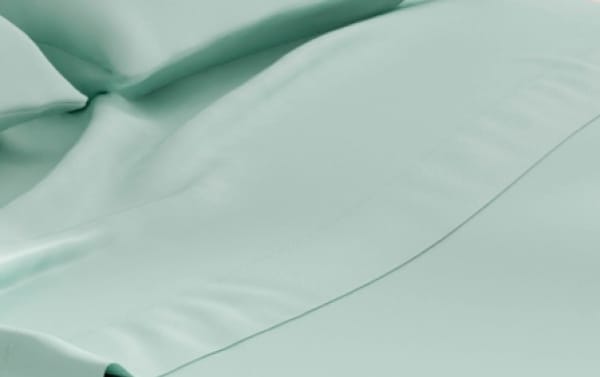 Seafoam green MyBob's Split Head California King 4-piece sheet set in traditional style, made from lightweight, breathable 100% cotton fabric.