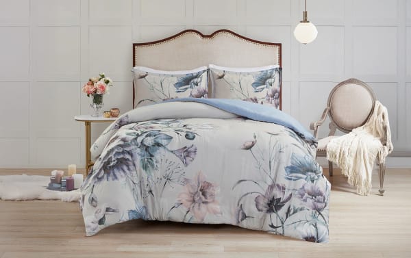 Emily King California King Light Blue Floral 3 Piece Duvet Cover Set with cotton-polyester fabric, traditional style, multicolored floral design on white and light blue background.