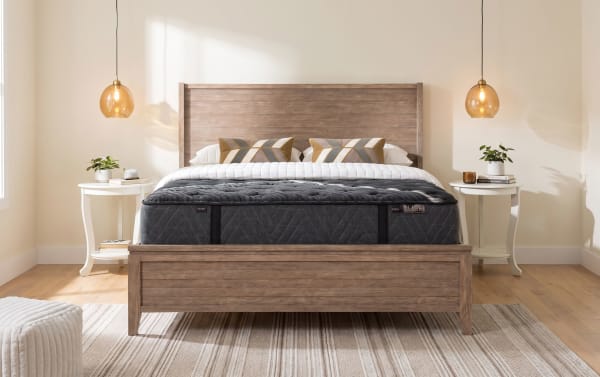 Lush 13'' Queen Firm Boxed Mattress