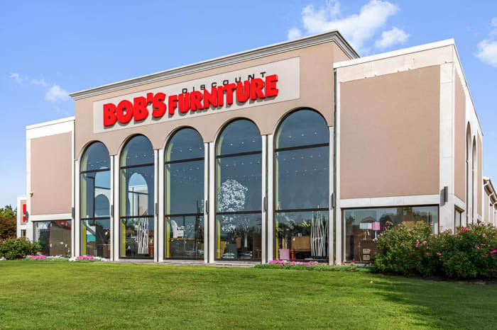 Bob’s Discount Furniture in Springfield, Pennsylvania exterior storefront