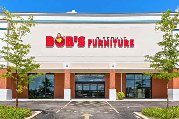 Bob’s Discount Furniture in Schaumburg, Illinois exterior storefront