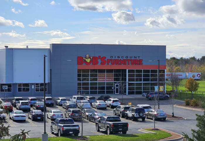 Bob’s Discount Furniture Distribution Center in Shorewood, Illinois exterior image