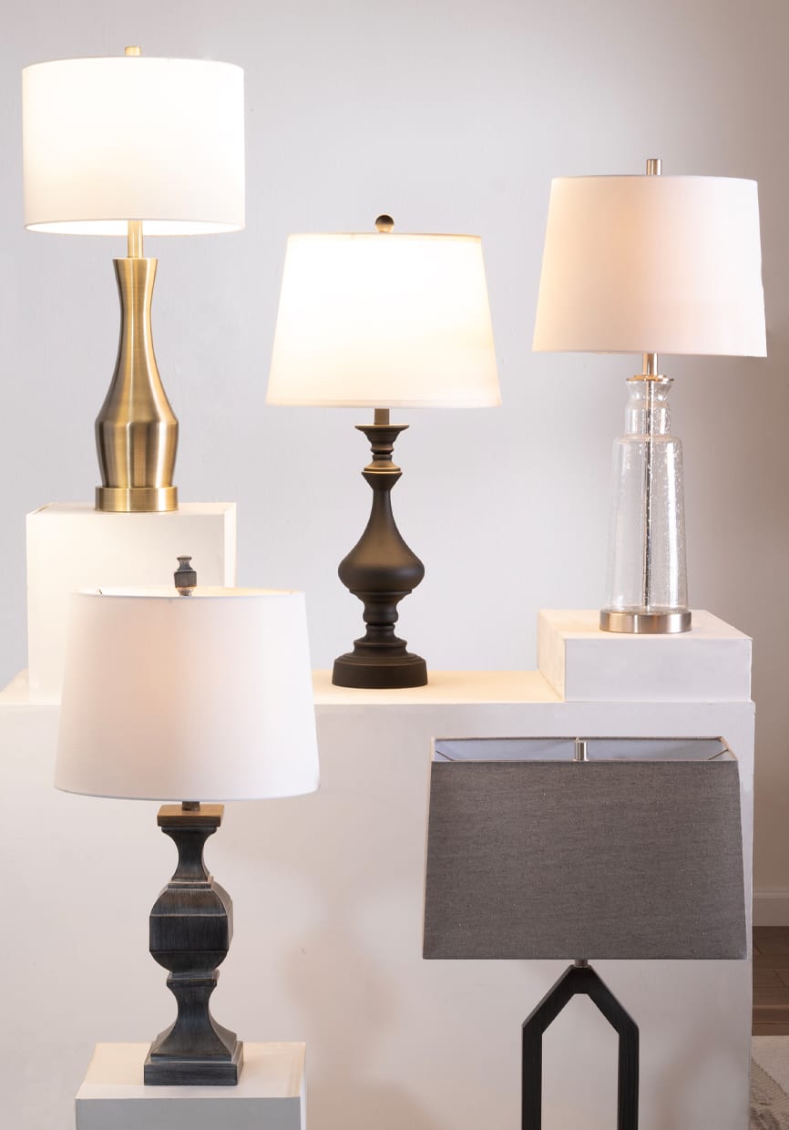 Assortment of 5 table lamps.