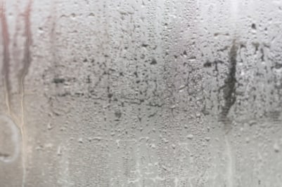 Condensation dans la maison : comment s'en débarrasser ?