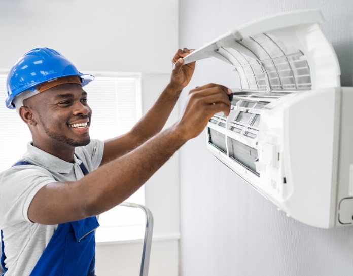 Gros Plan Climatiseur Installation Des Appareils De Chauffage À L