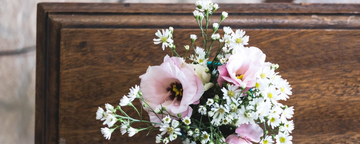 5 Thoughtful Funeral Program Ideas to Honor a Loved One