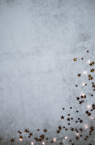 Christmas background - stars & fairy lights by Annie Spratt