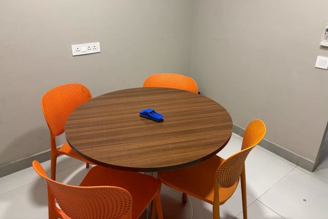 Evolve work studio - 4 Seater