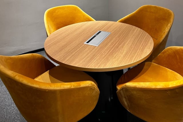 Ofis Square - 4 Seater