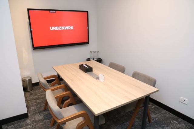 UrbanWrk - 4 Seater