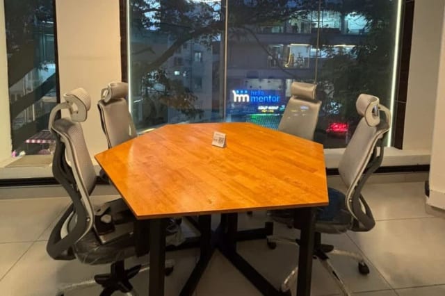 Workspace by Emlen - 5 Seater