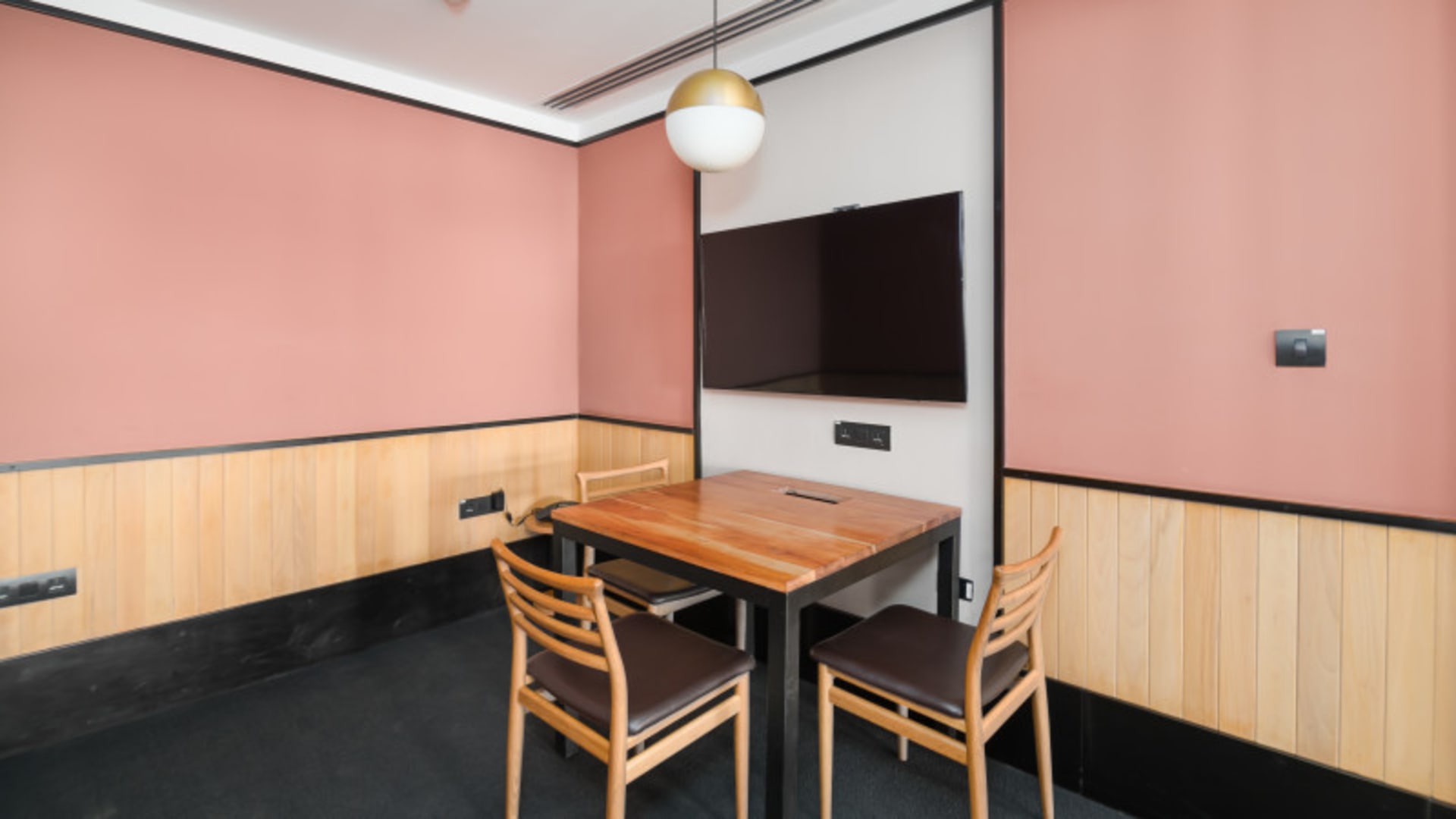 WeWork conference rooms in Mehrauli-Gurgaon Road, Gurgaon