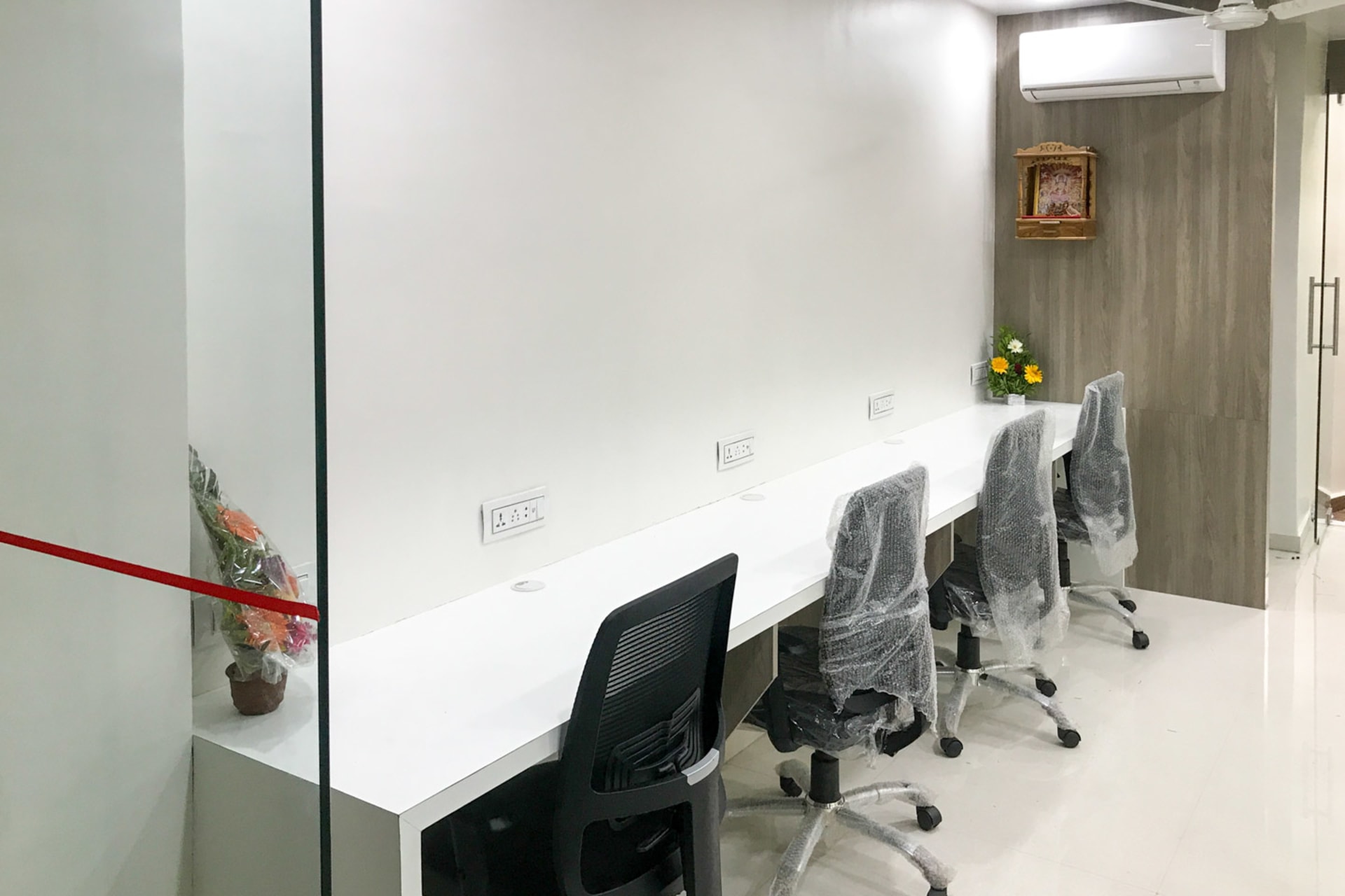 Angel Coworking Iscon Emporio