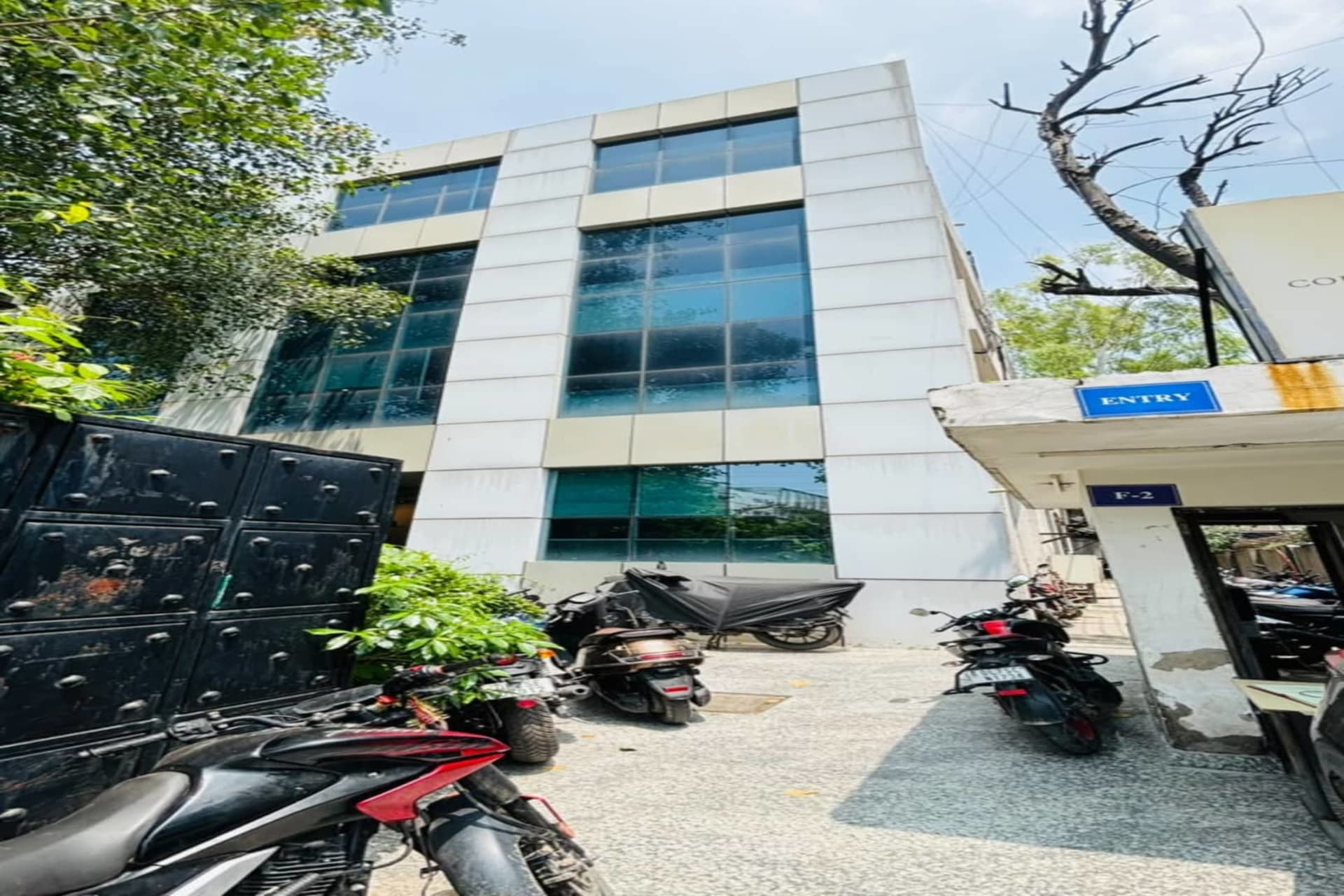 ConnectHQ - coworking space in Sector-16 (Film City), Noida