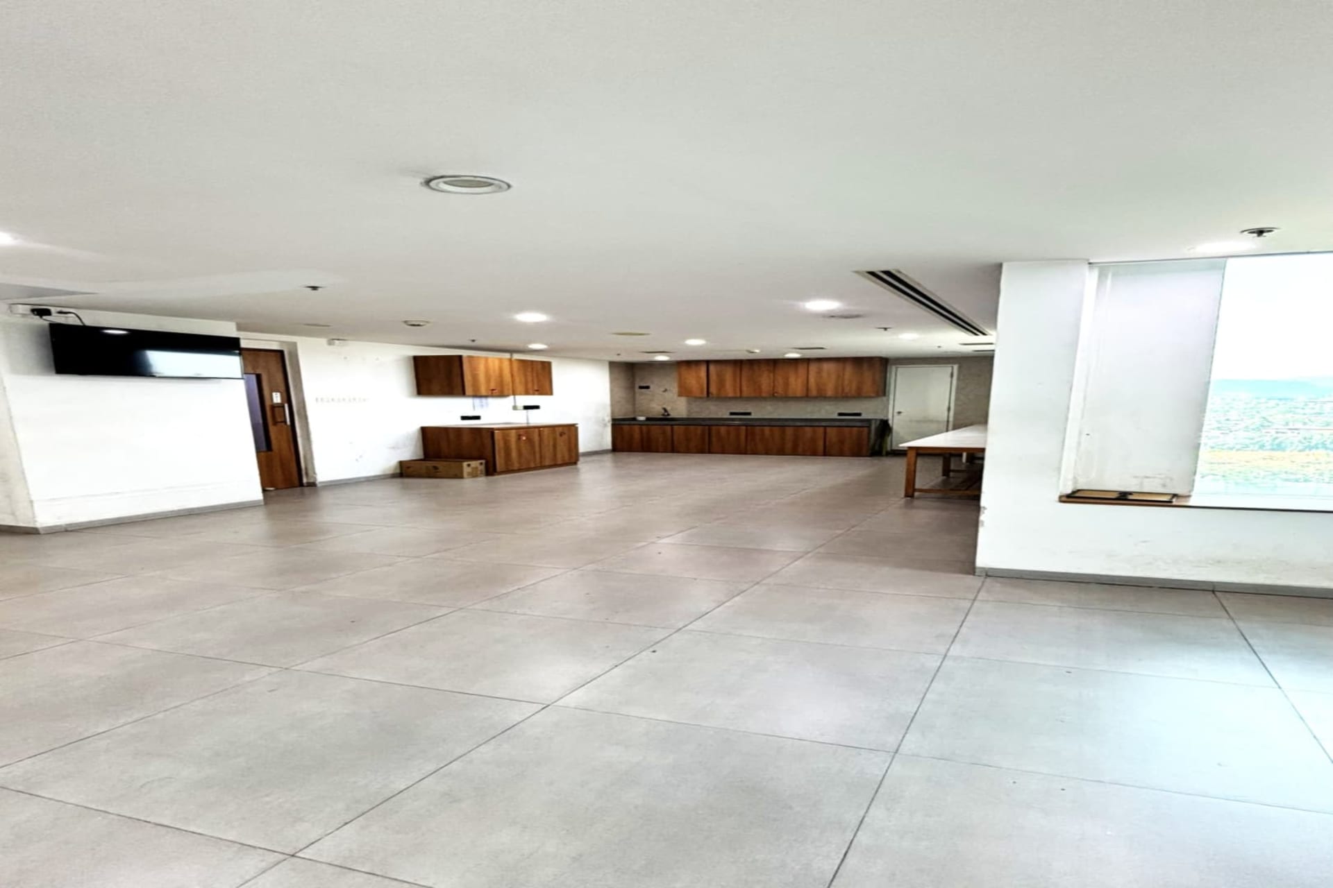 CRE Monk Dosti Pinnacle - managed office in Wagle Industrial Estate, Mumbai