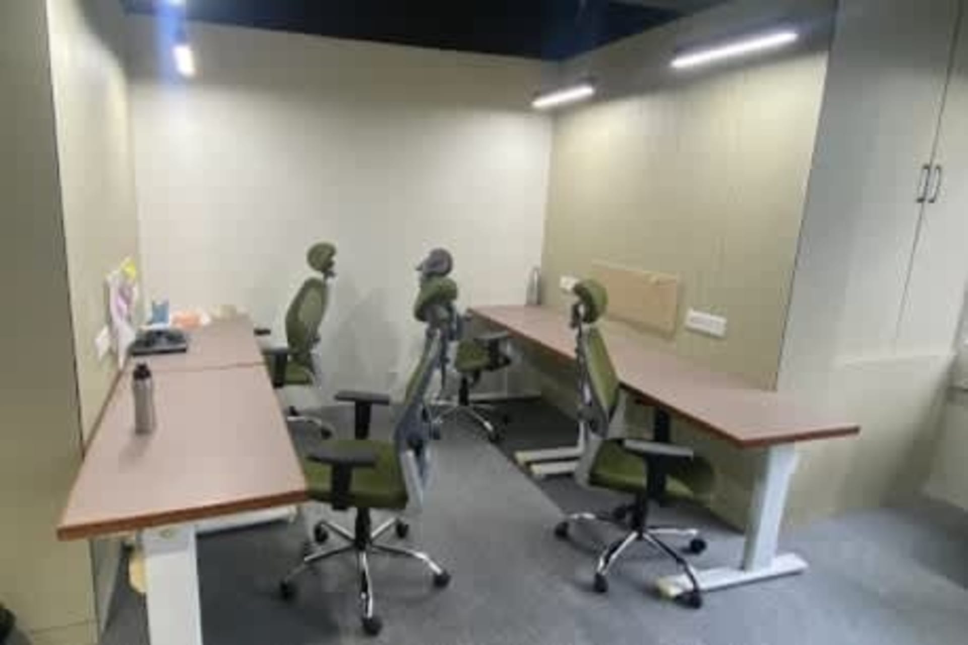 DeckSpaces Coworking Space - day pass