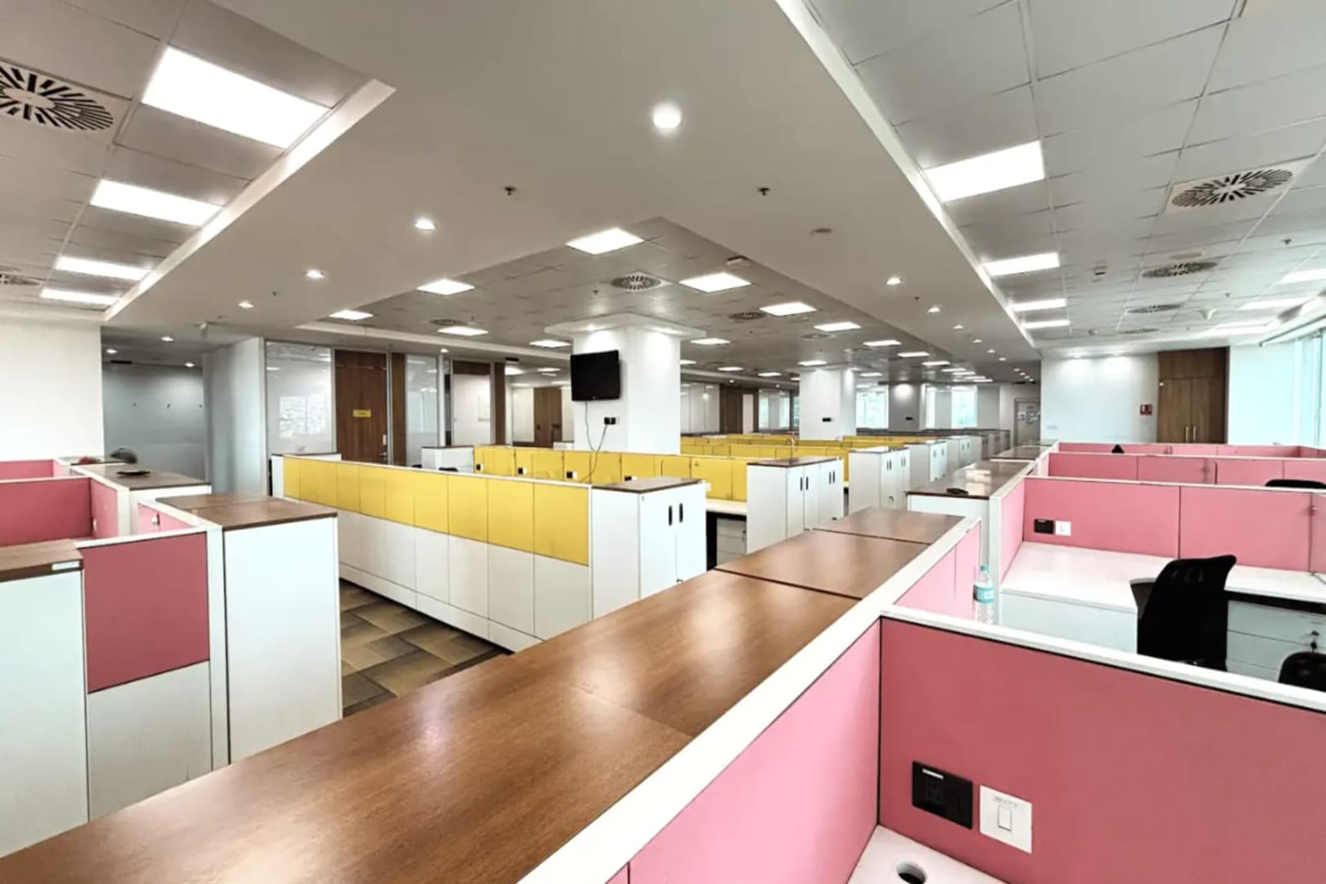 Dosti Pinnacle Spaces Dosti Pinnacle - coworking space in Wagle Industrial Estate, Mumbai