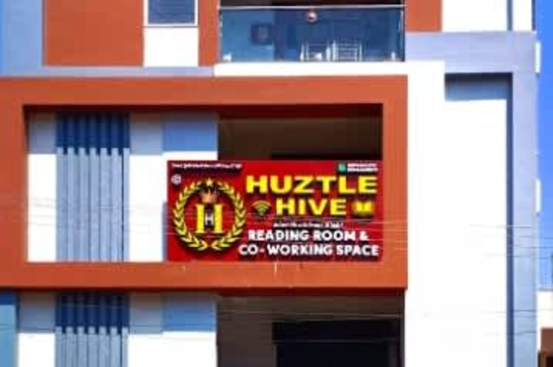 Huztle Hive Reading Room & Co-Working Space - coworking space