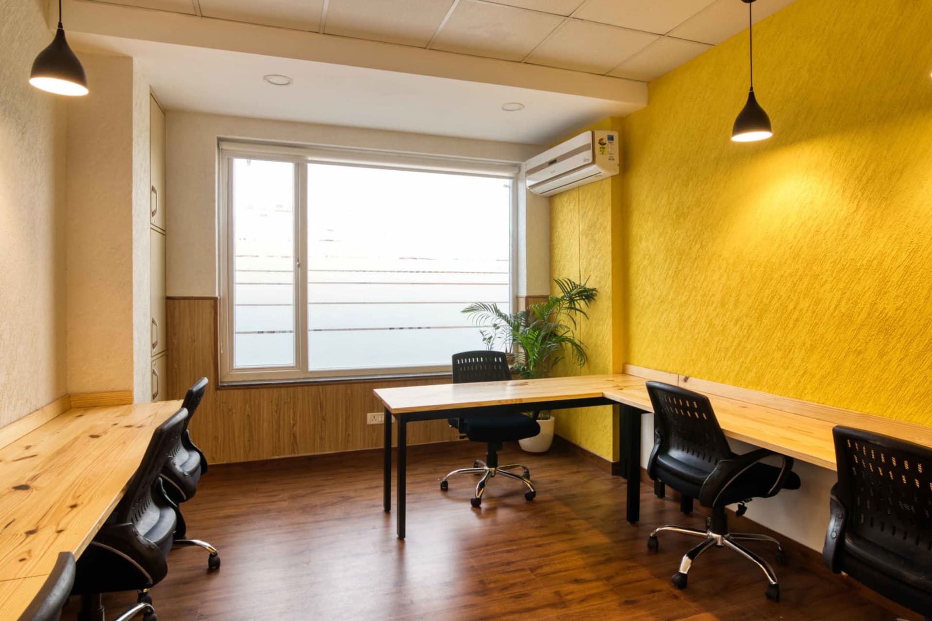 Iksana Workspaces - flexi-desk