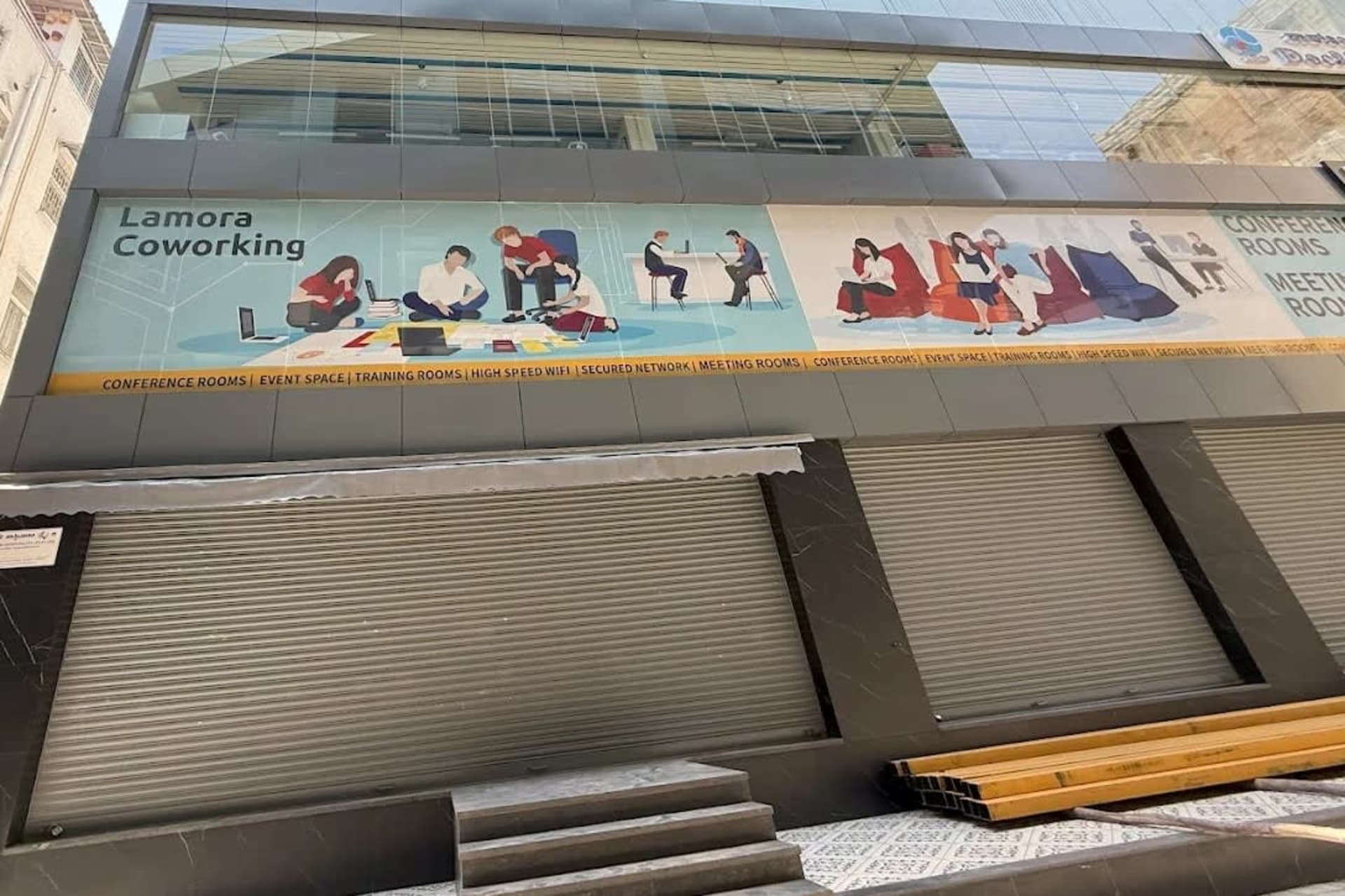 Lamora Coworking - coworking space