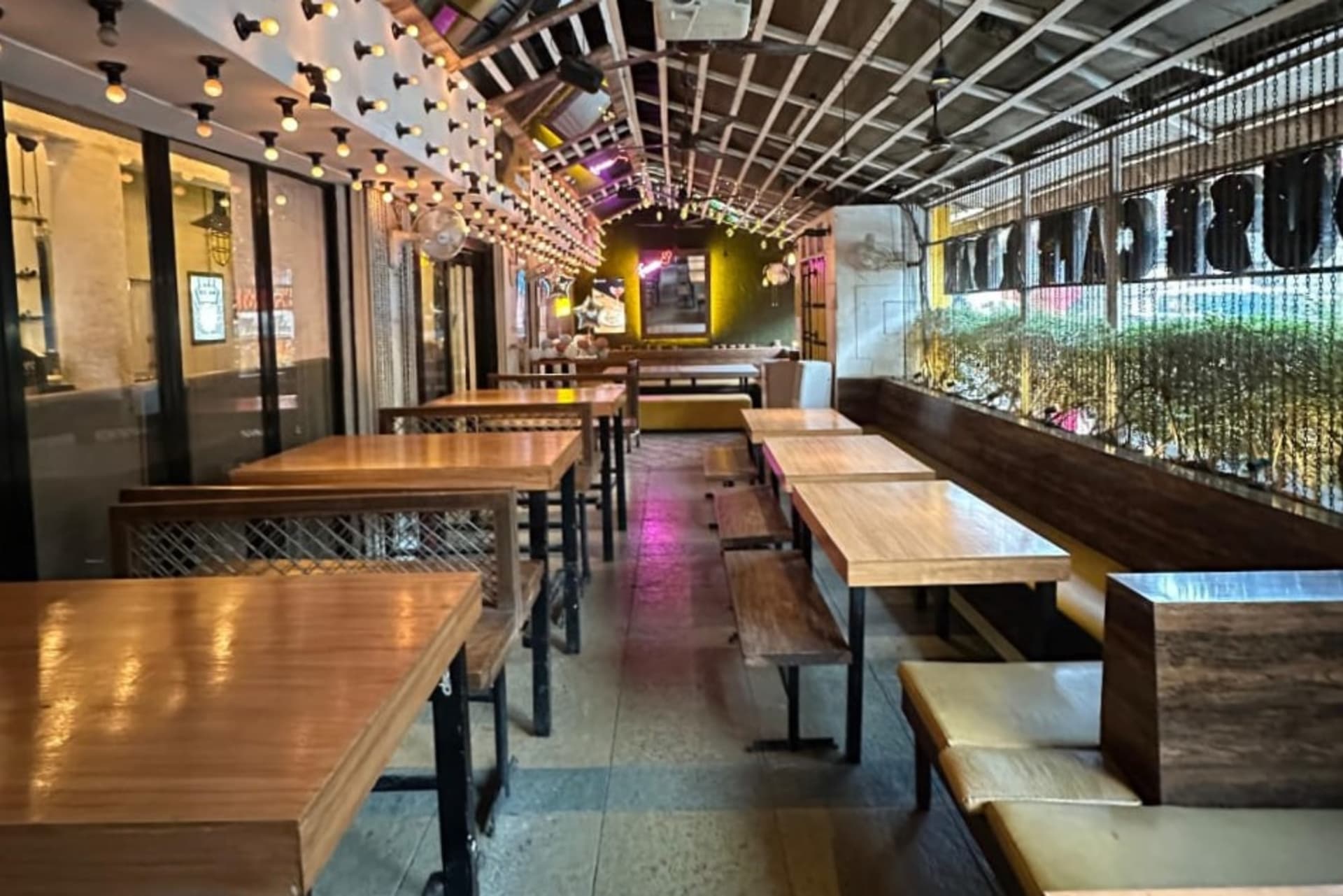 Light House Cafe & Bar - coworking space
