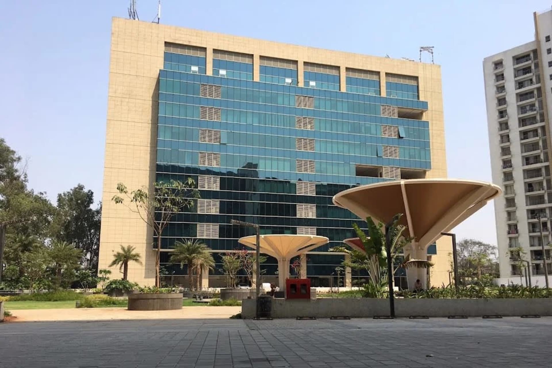 Lodha Supremus(Thane) - coworking space
