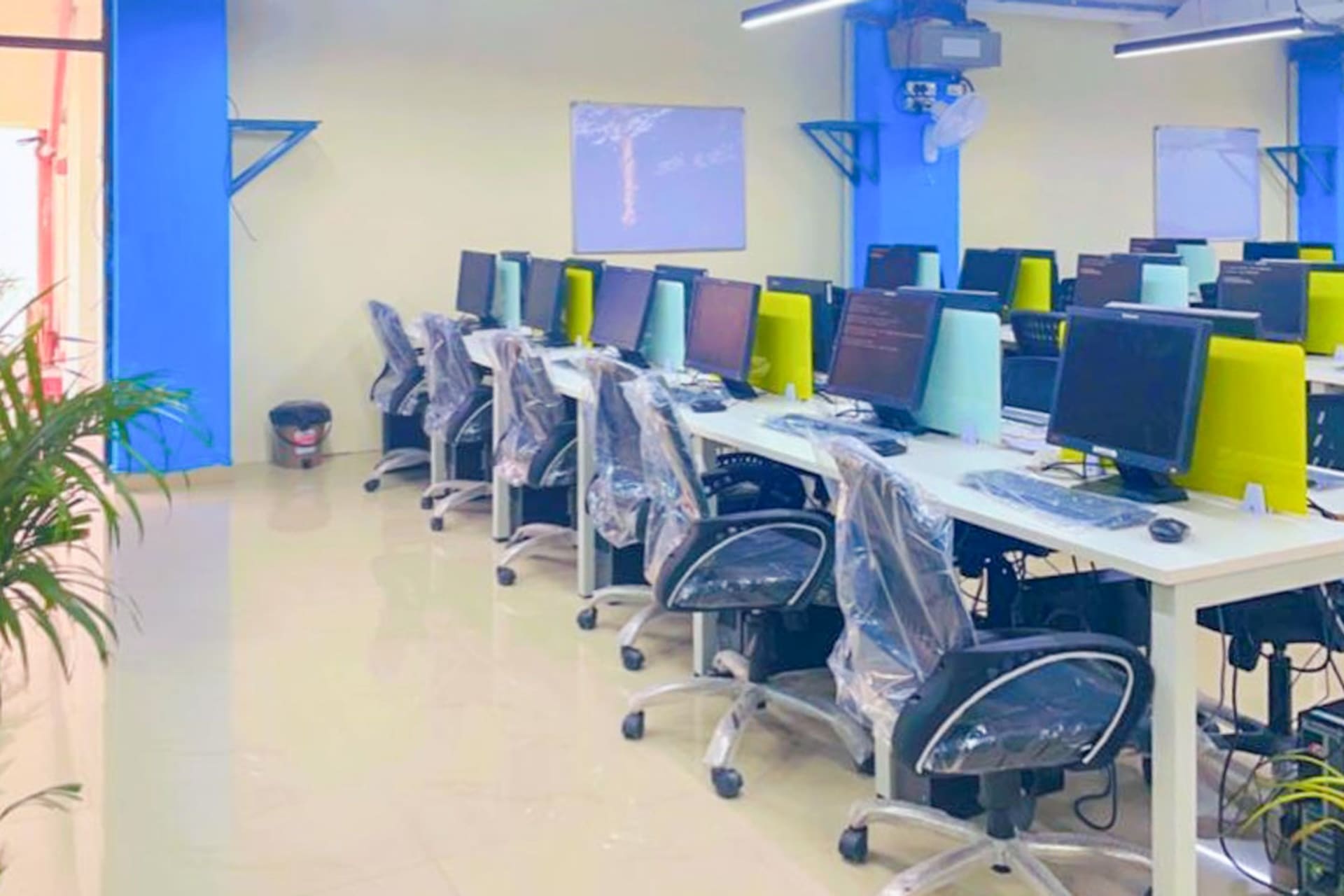 Noida Coworking Space - coworking space