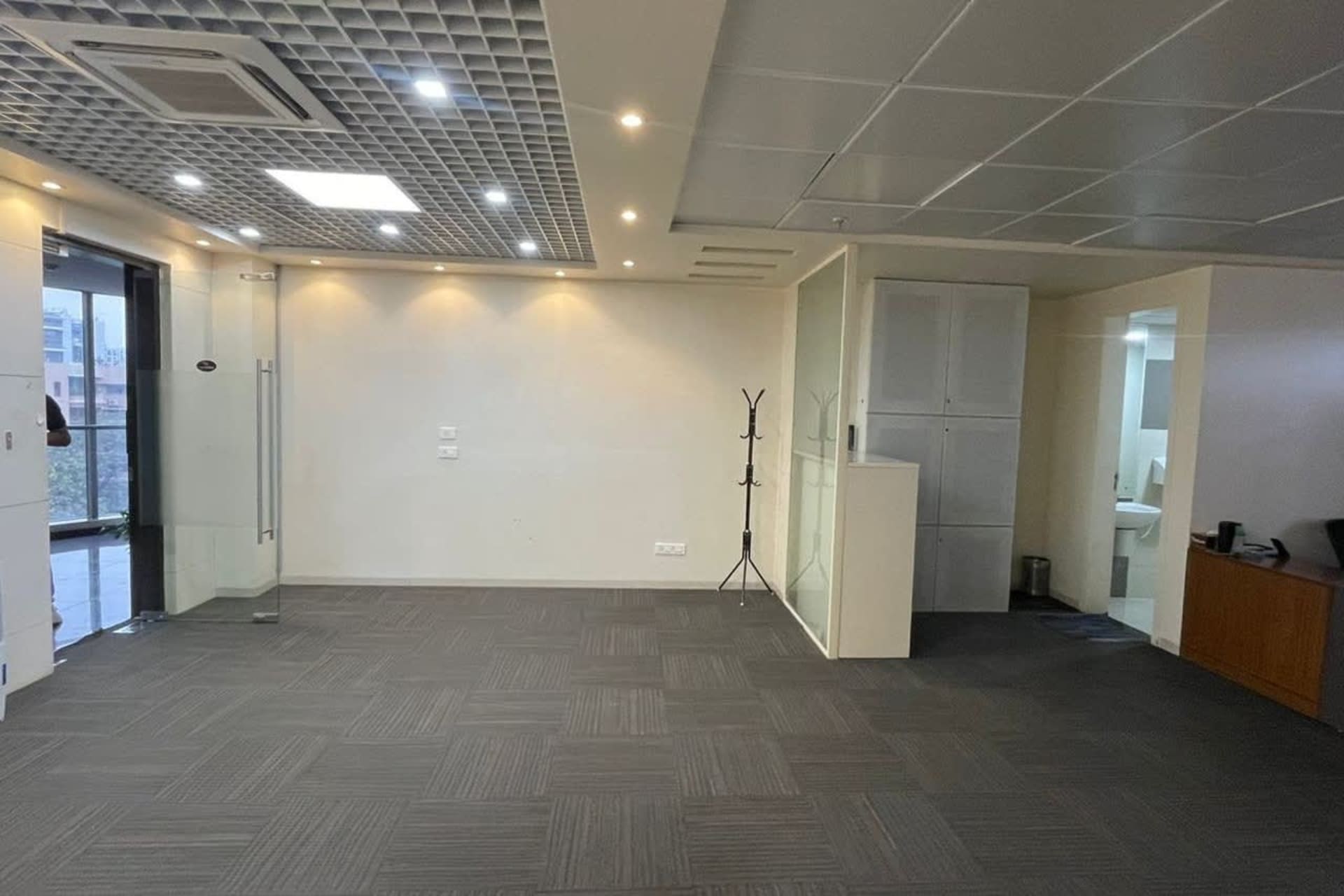 office 401 Montreal Business Center
