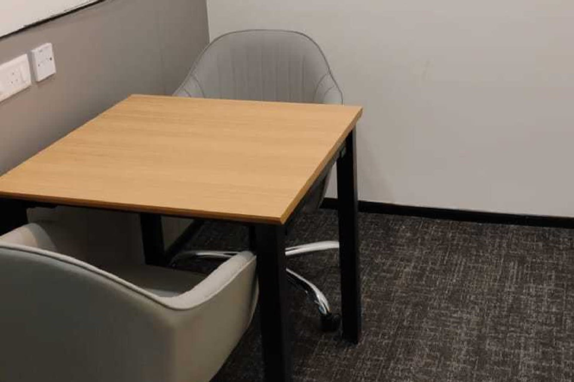 Ofis Square meeting rooms in Sector 3, Noida