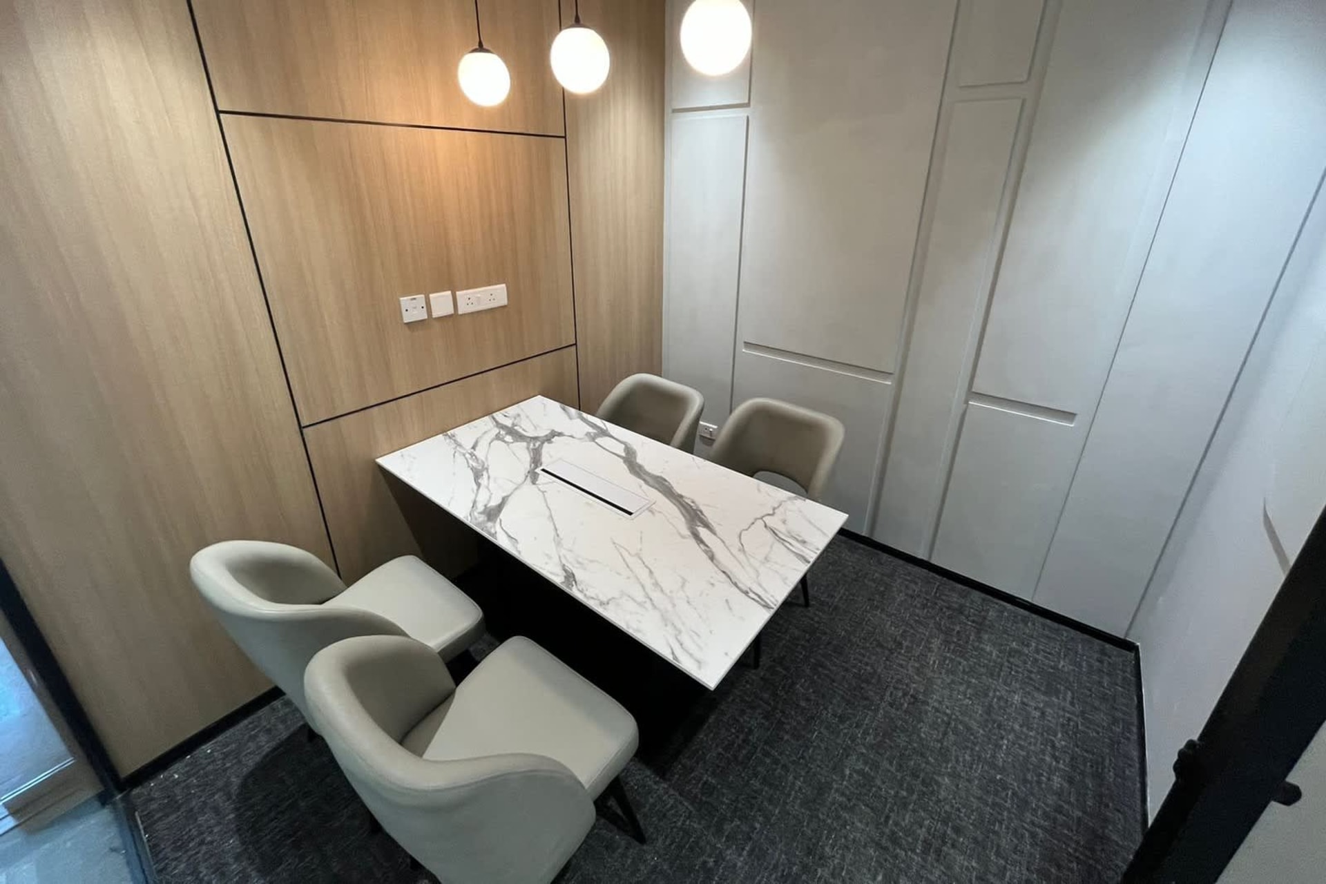 Ofis Square meeting rooms in Sector 3, Noida