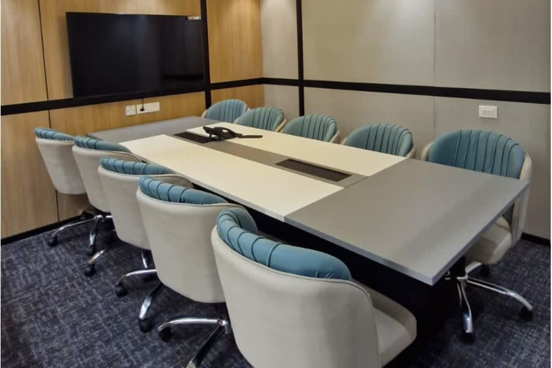 Ofis Square meeting rooms in Golf Course Road Extension, Gurgaon