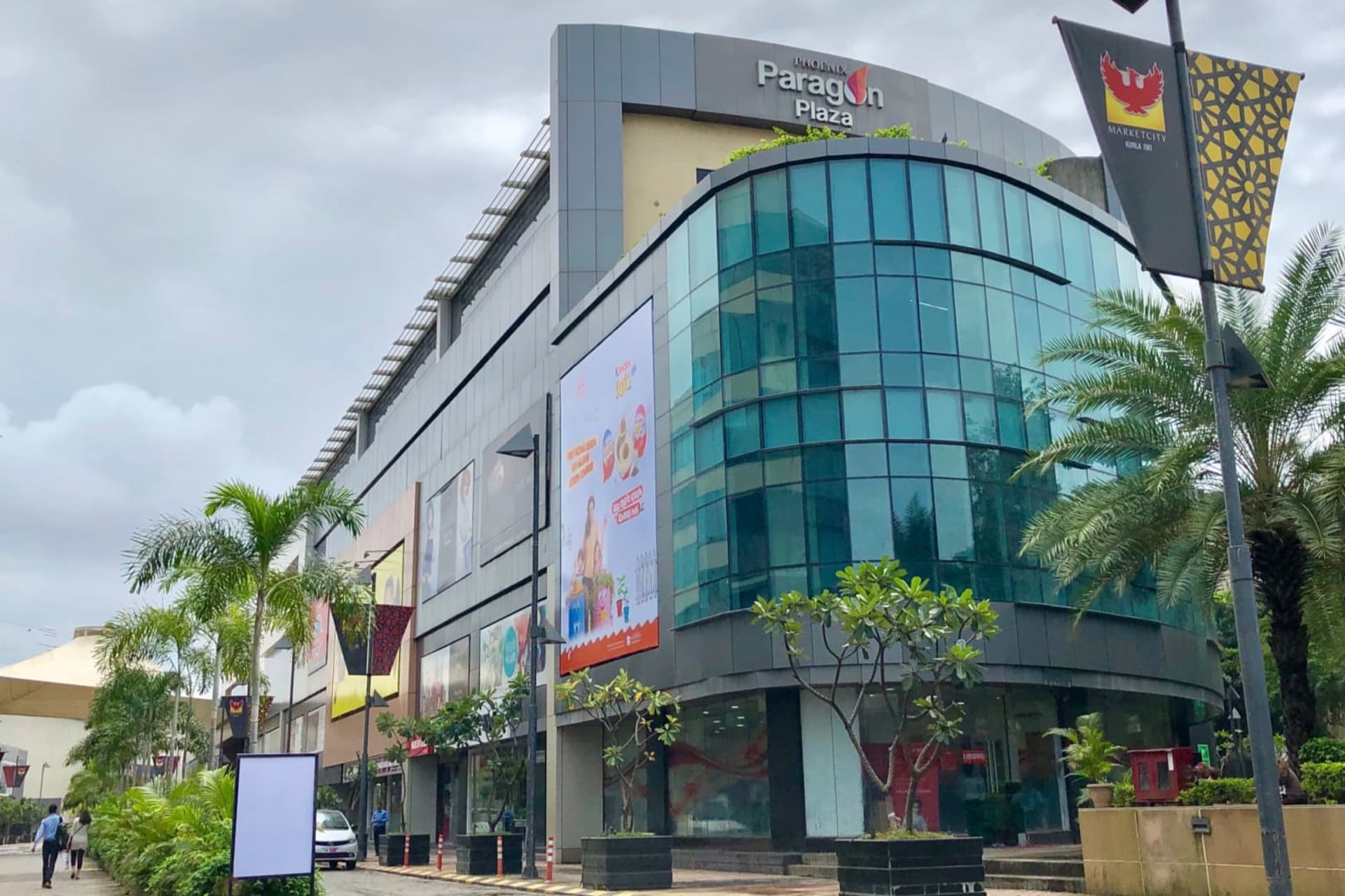 Phoenix Paragon Plaza - coworking space