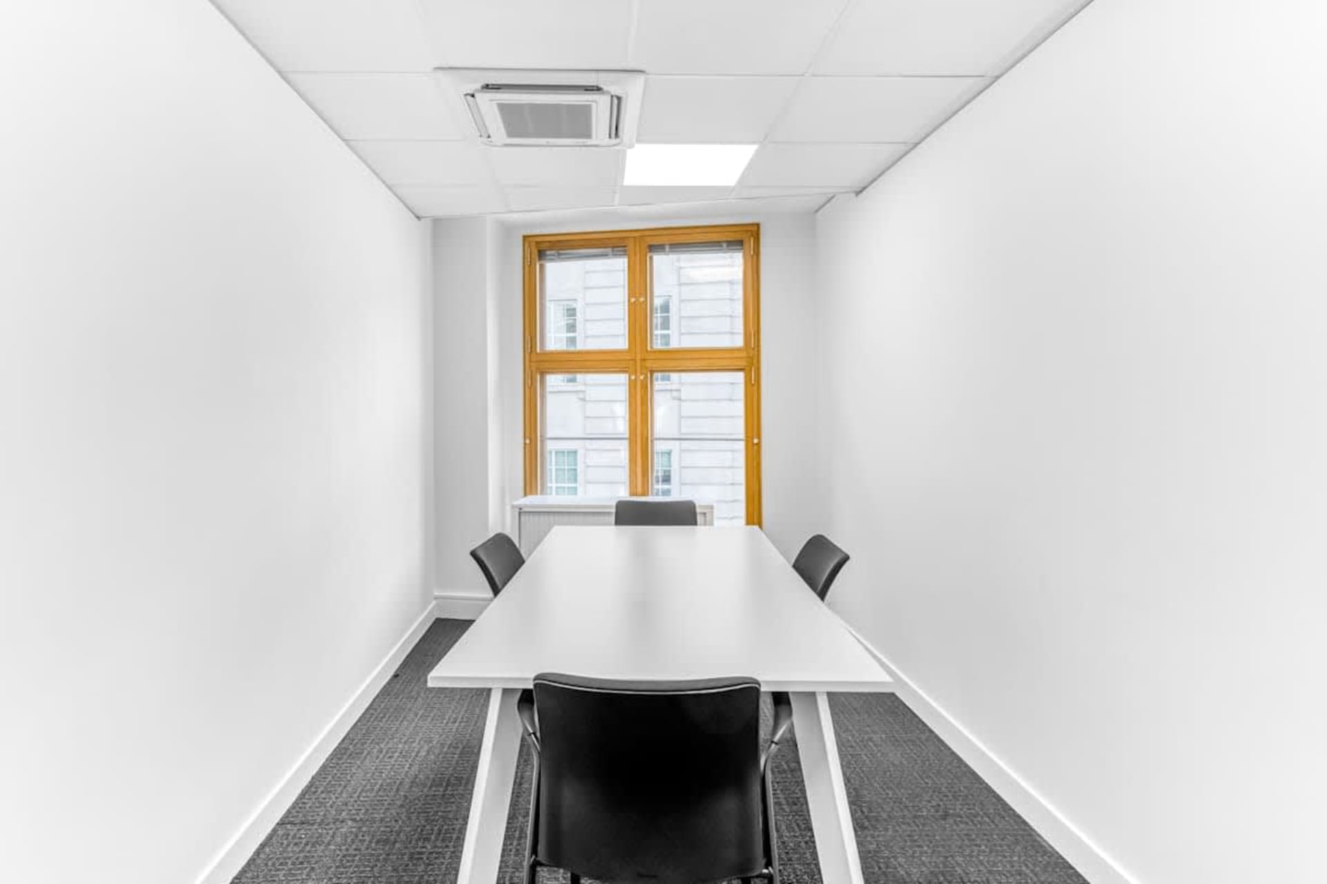 Regus Piccadilly - coworking space in Mayfair, London