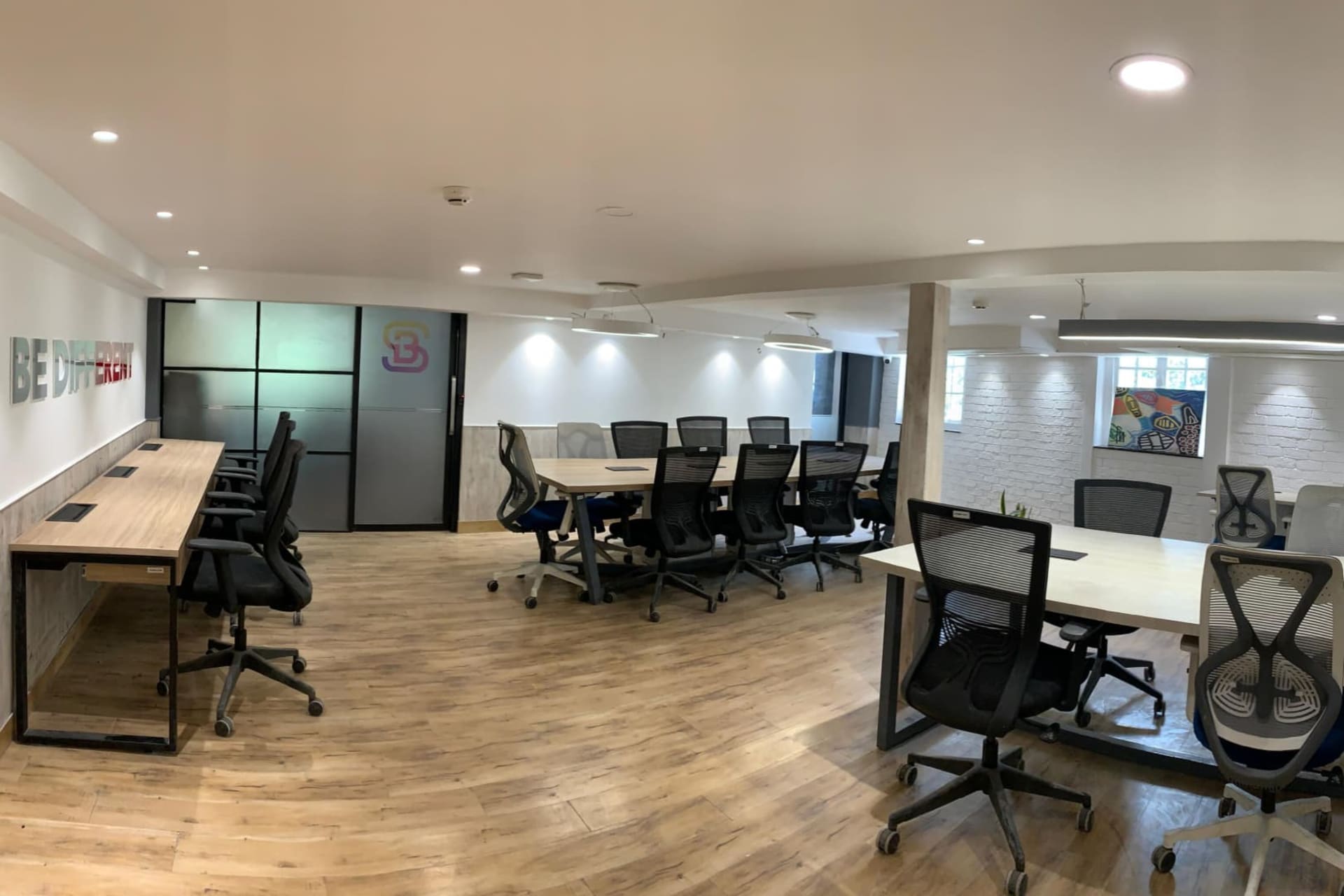 Pinnacle Space - flexi-desk