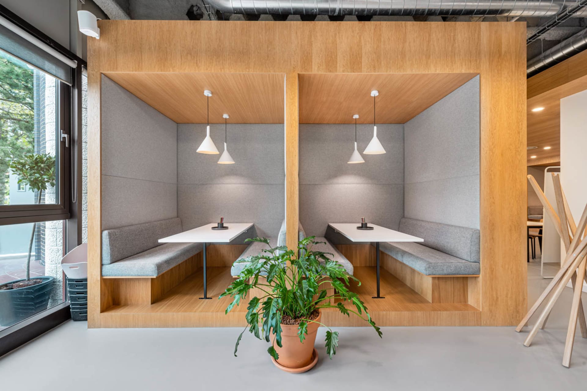 Regus undefined